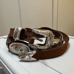 JUSTIN BOOTS  Brown Leather Western Belt with Silver-Tone Buckle and Conchos.